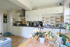 Kitchen- click for photo gallery